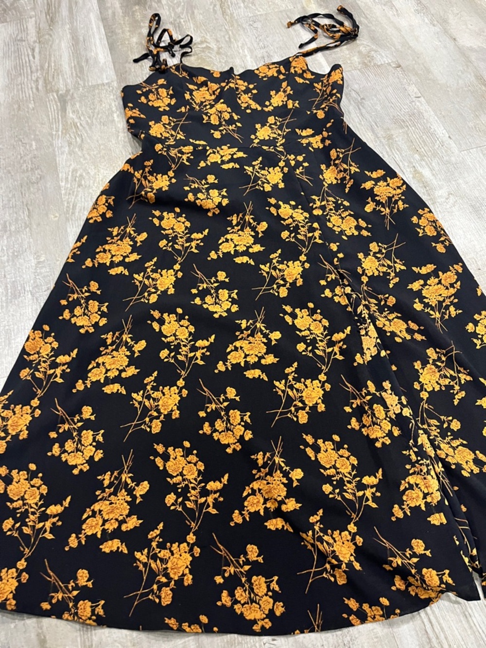Dress 👗 plus size xxl Floral Tie-Shoulder Midi Dress in Black and Mustard - Picture 3 of 12